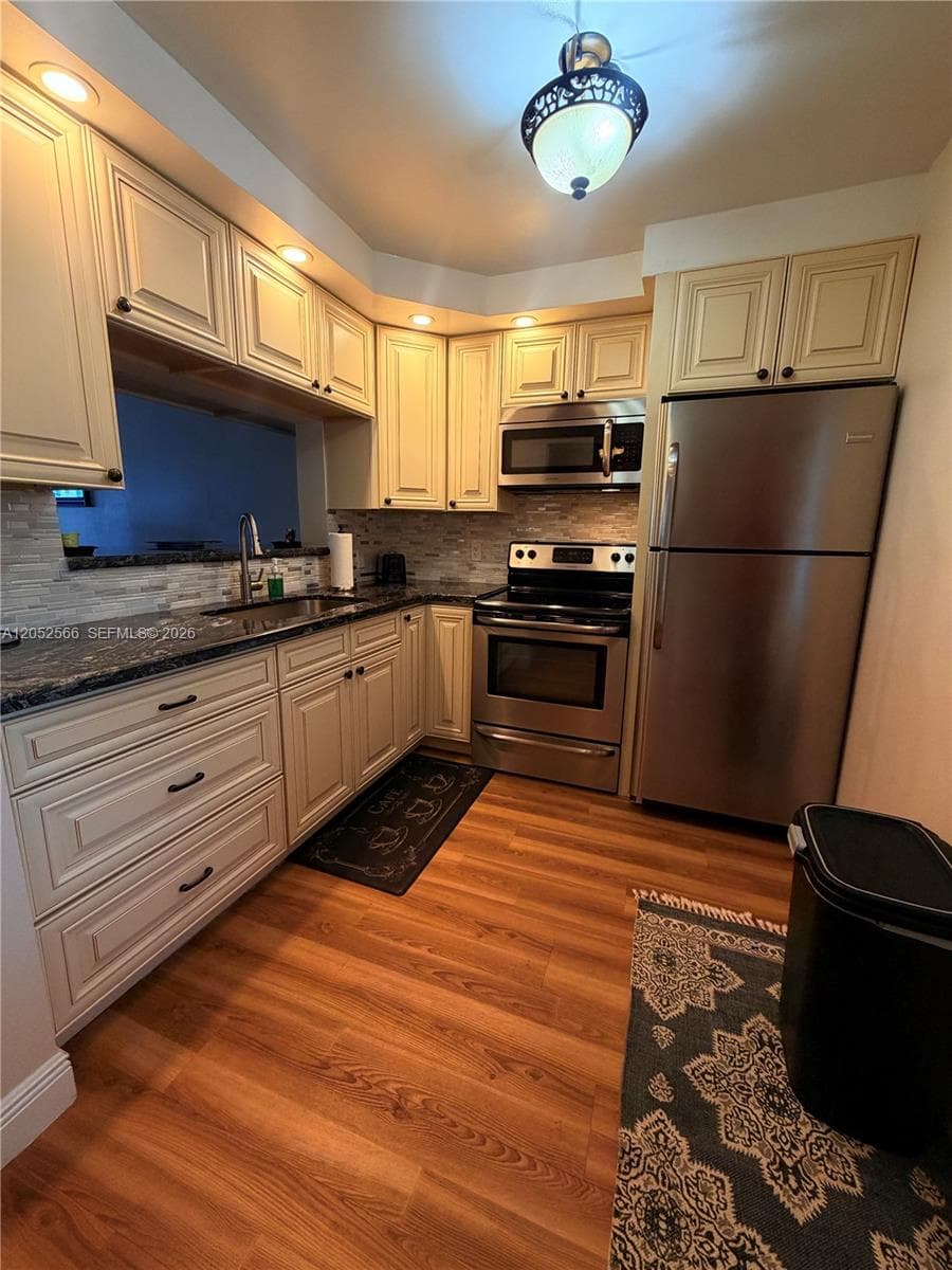 1889 S Ocean Dr 406 photo 7