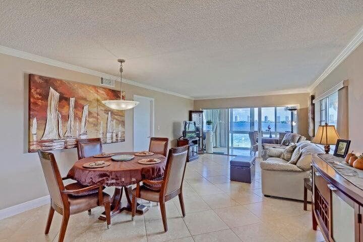 501 LAKE SHORE Drive 206 photo 16