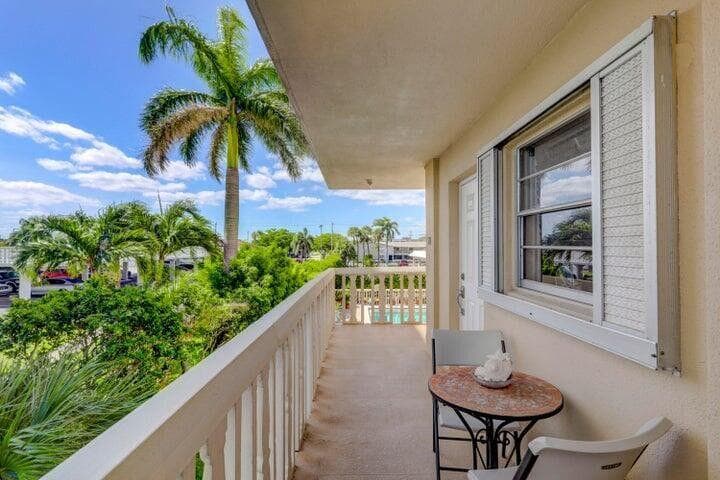 501 LAKE SHORE Drive 206 photo 10