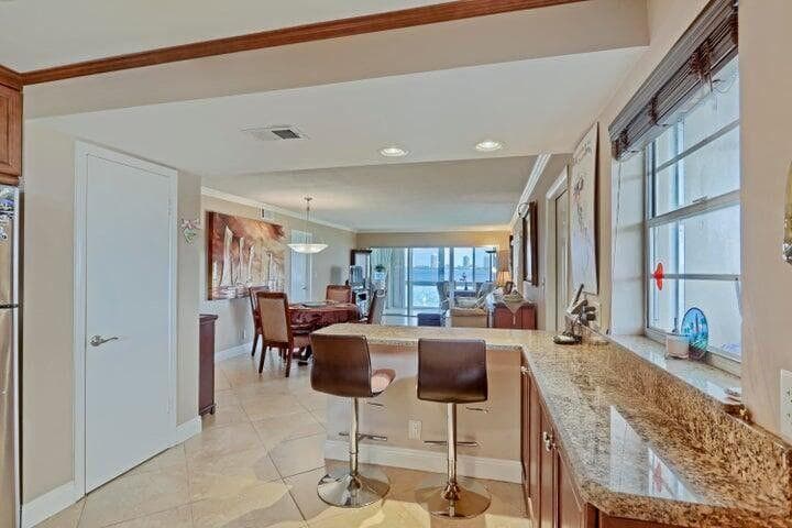 501 LAKE SHORE Drive 206 photo 14