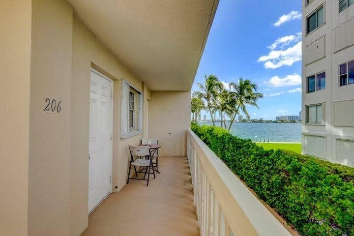 501 LAKE SHORE Drive 206 photo 11