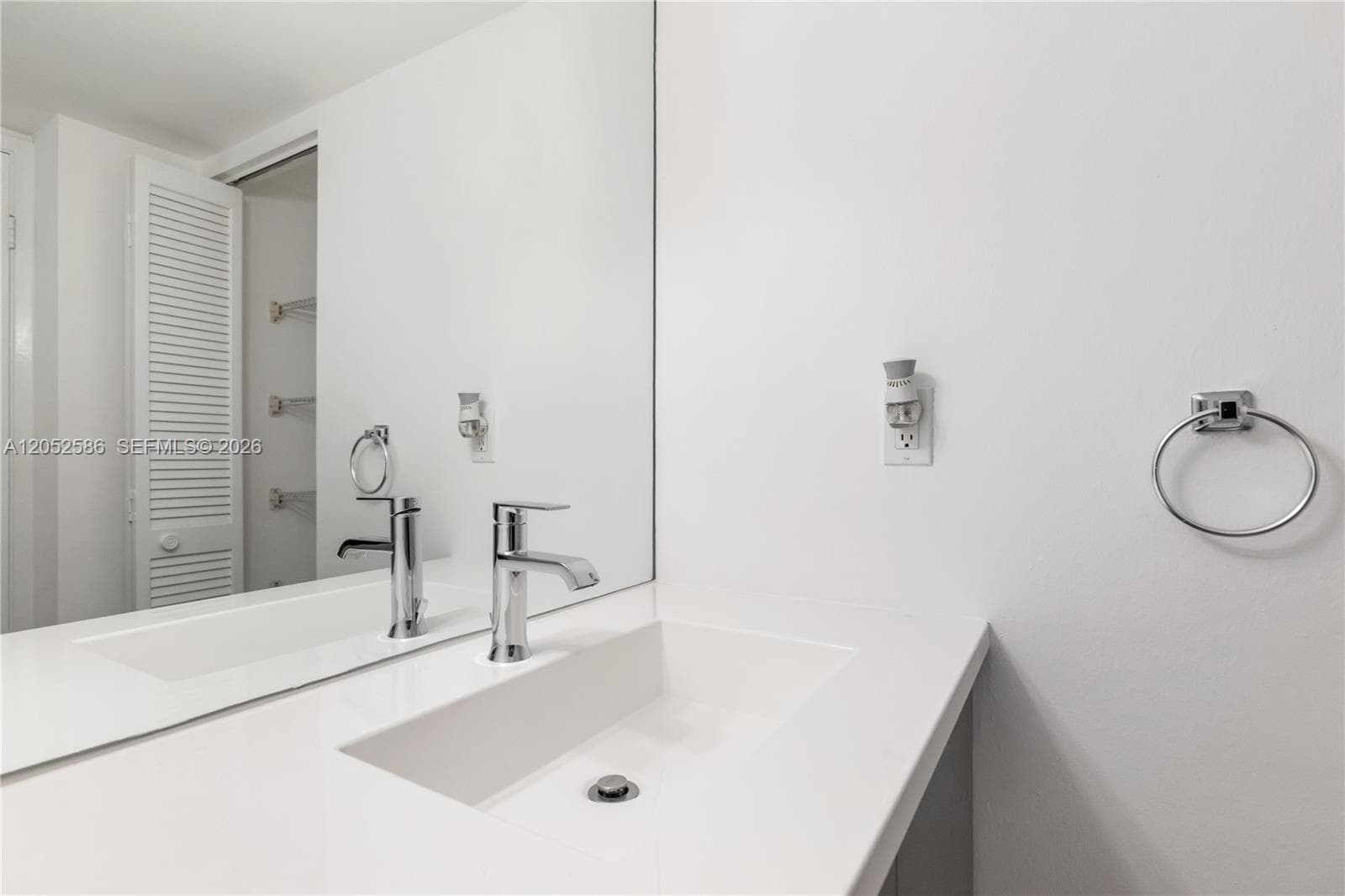 1901 Brickell Ave B1903 photo 4