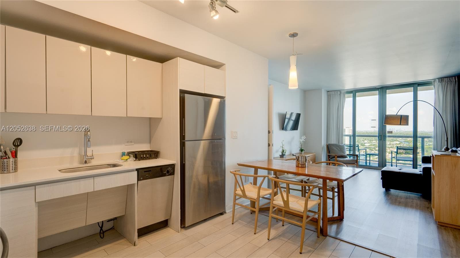 2602 E Hallandale Beach Blvd R2404 photo 4