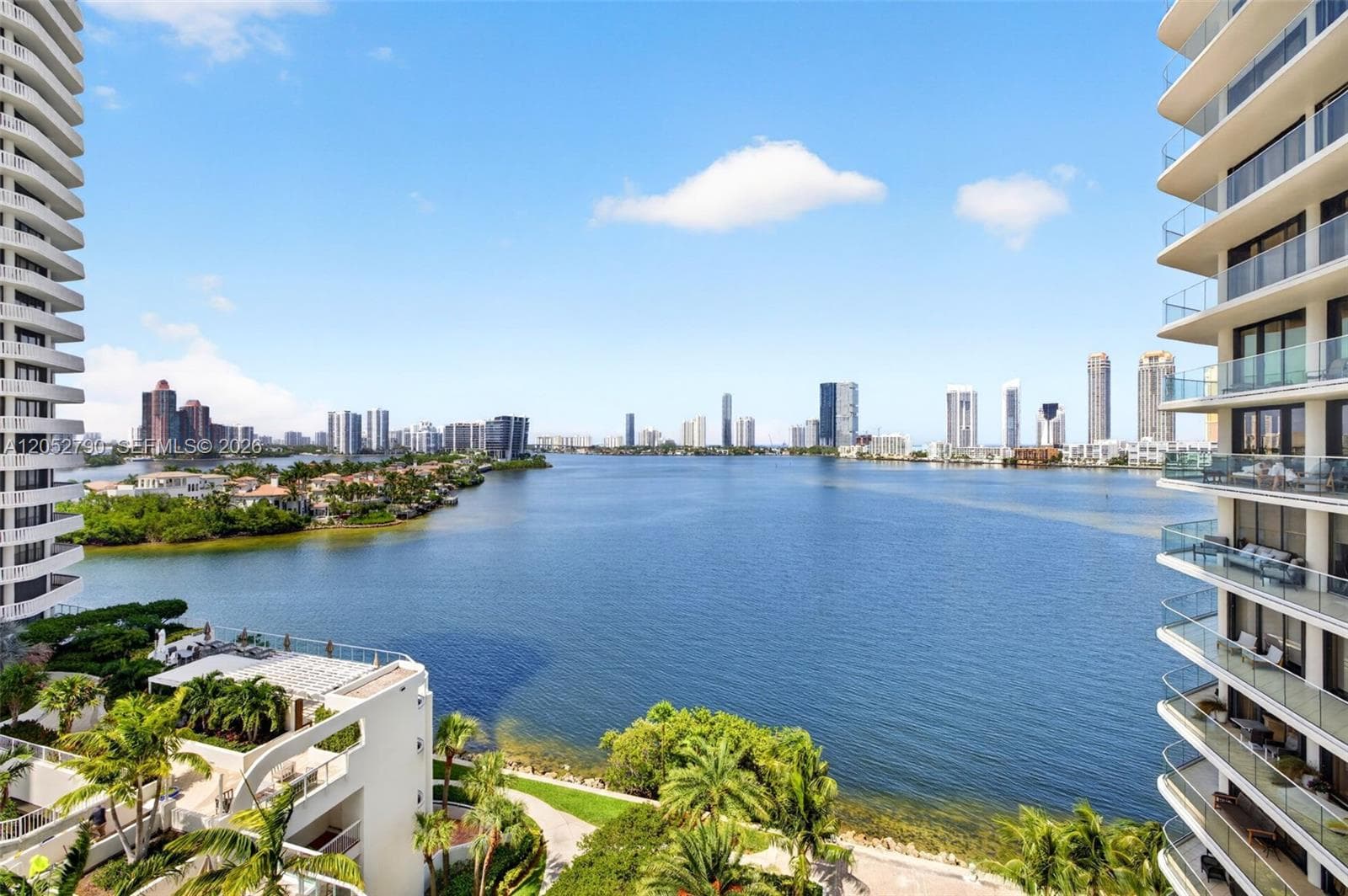 2800 ISLAND BL 904 photo 16