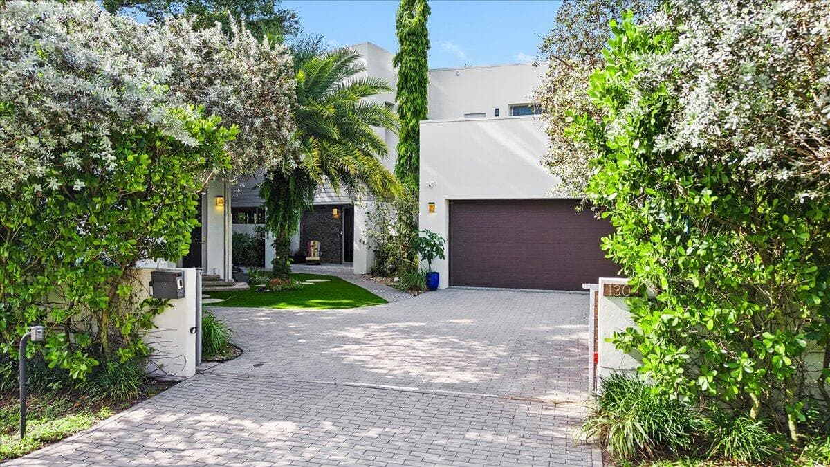 1304 SW 9th Street photo 2