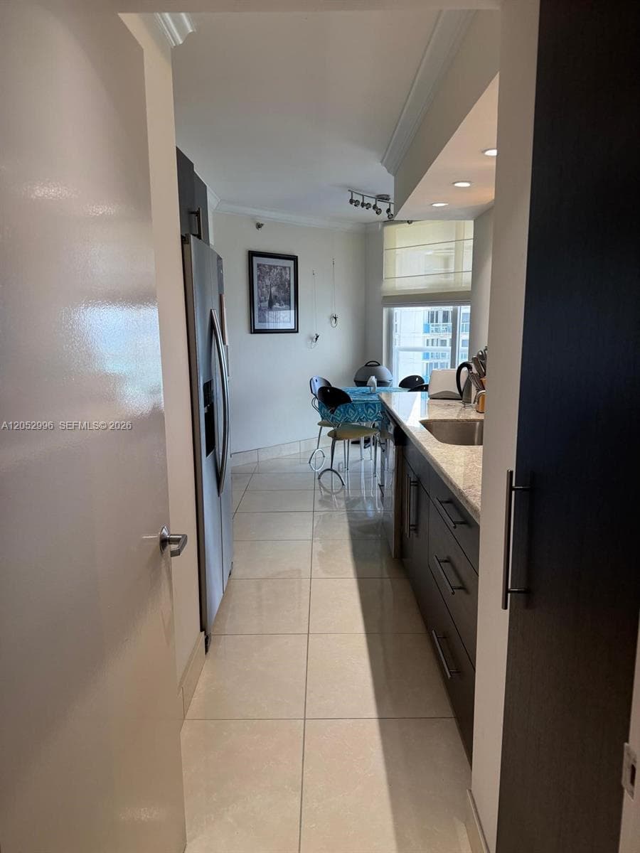16425 Collins Ave 2415 photo 7