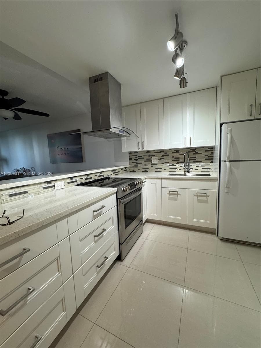 600 Three Islands Blvd 317 photo 9
