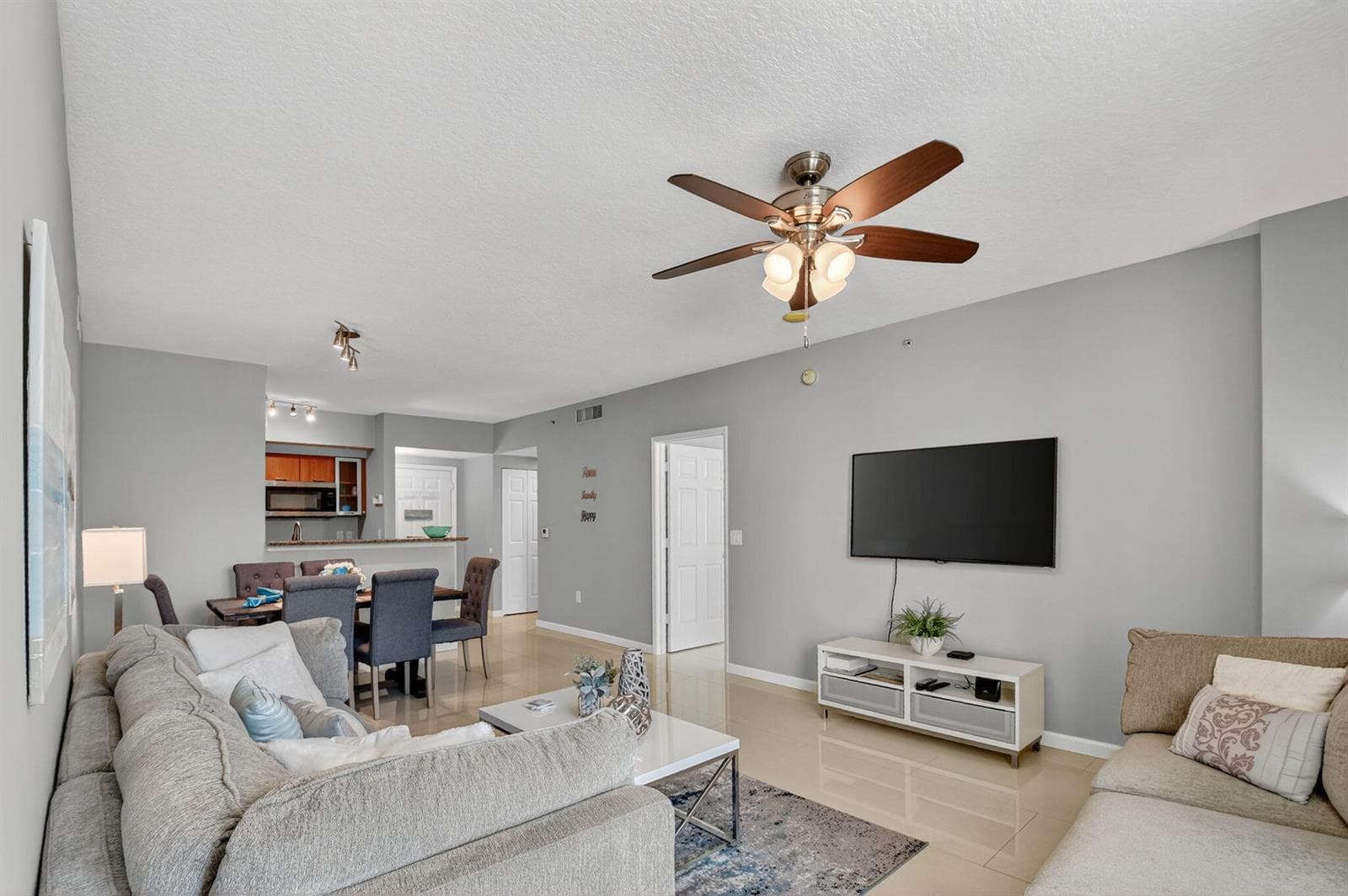 625 Casa Loma Boulevard 306 photo 15