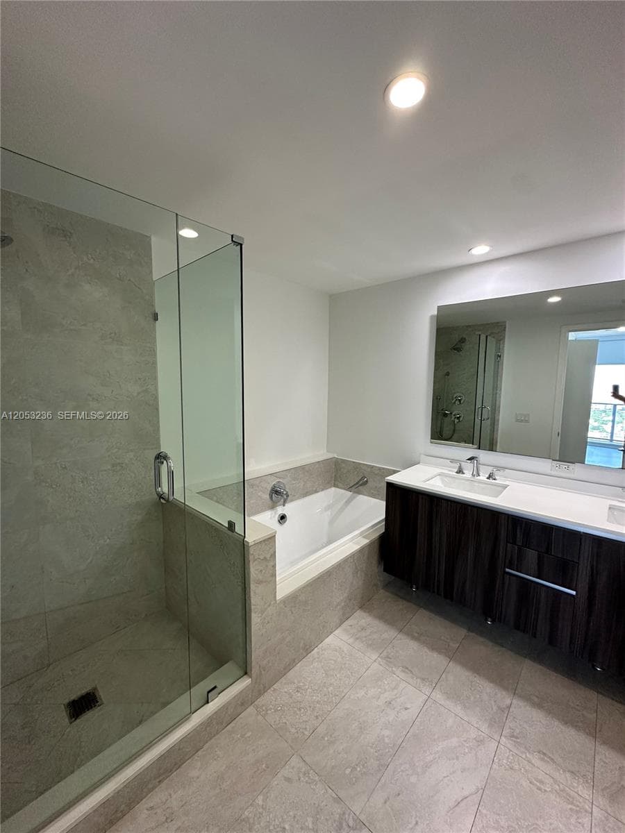488 NE 18th St 3500 photo 17