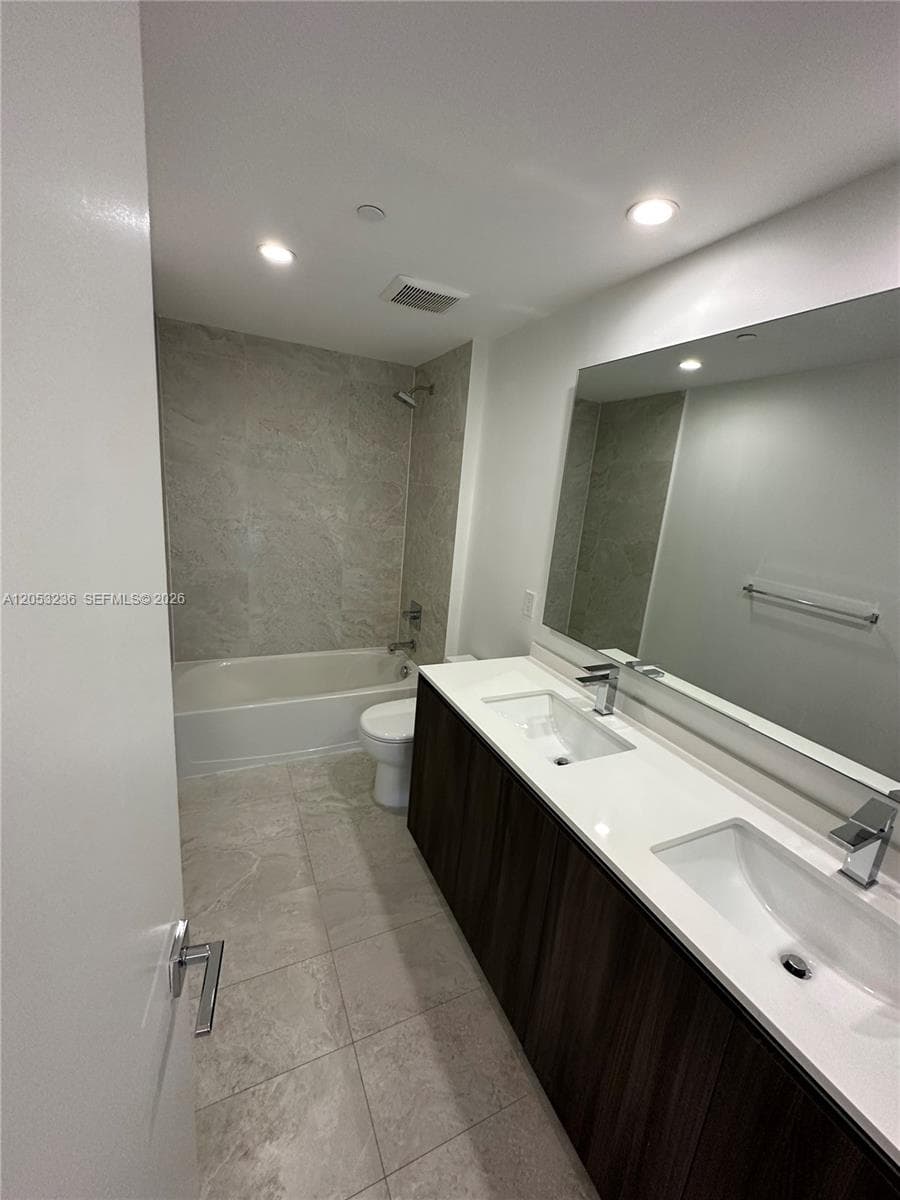 488 NE 18th St 3500 photo 14