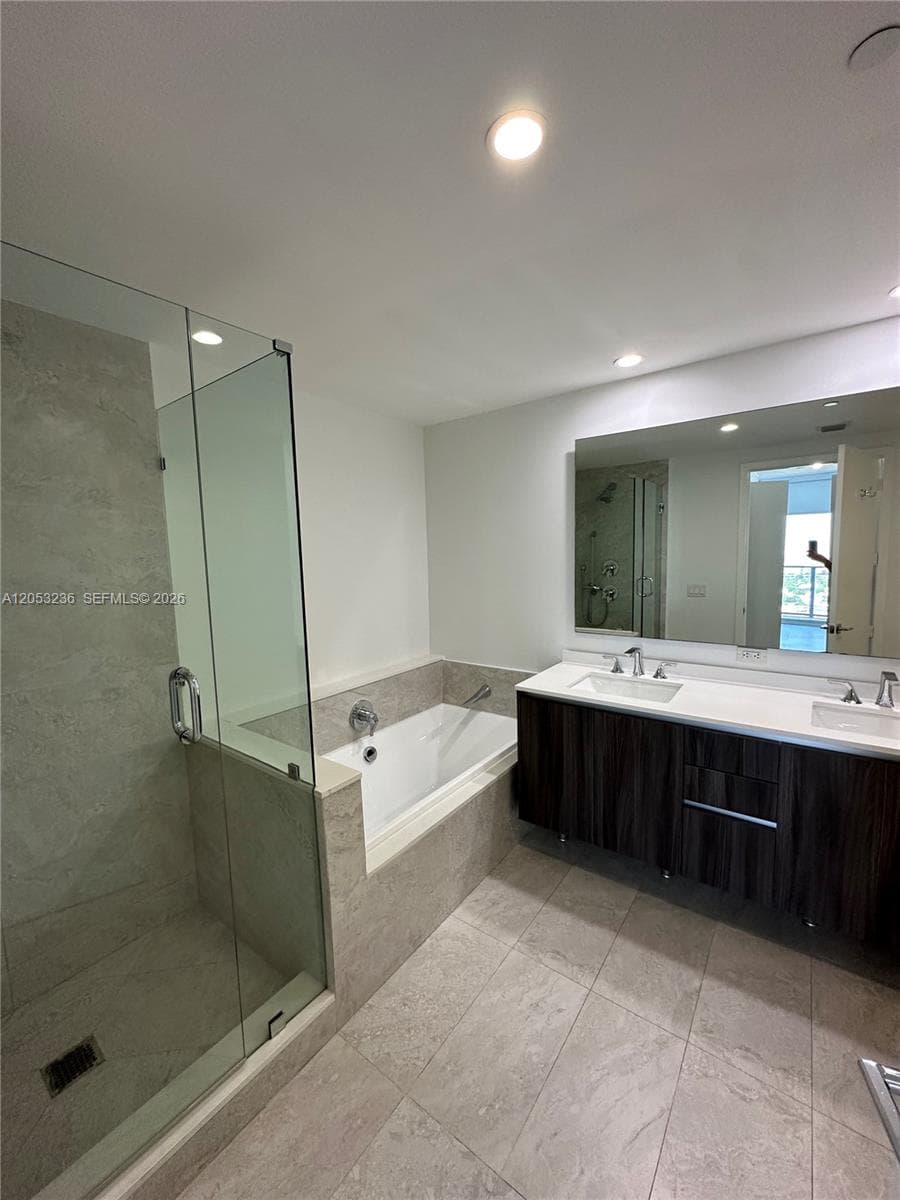 488 NE 18th St 3500 photo 18