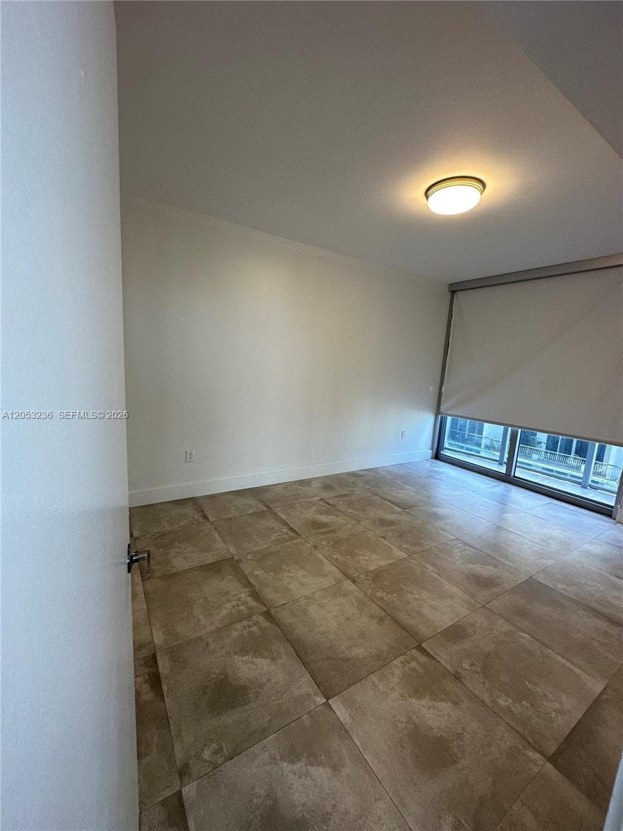 488 NE 18th St 3500 photo 11