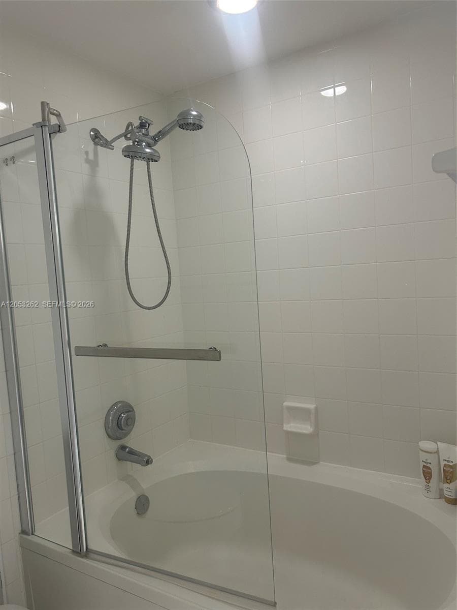 3215 NE 184th St 14406 photo 15