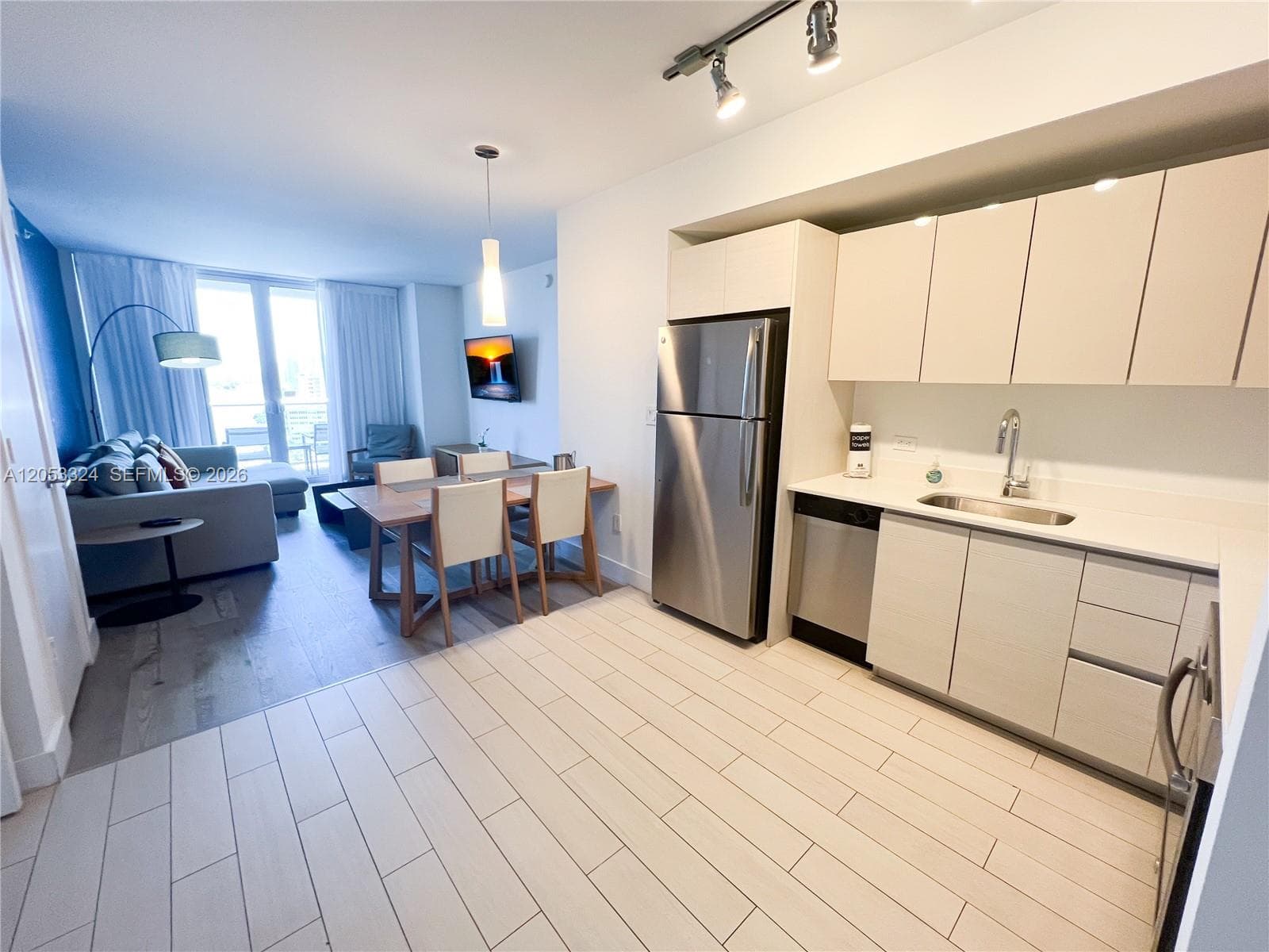 2602 E Hallandale Beach Blvd R1503 photo 2