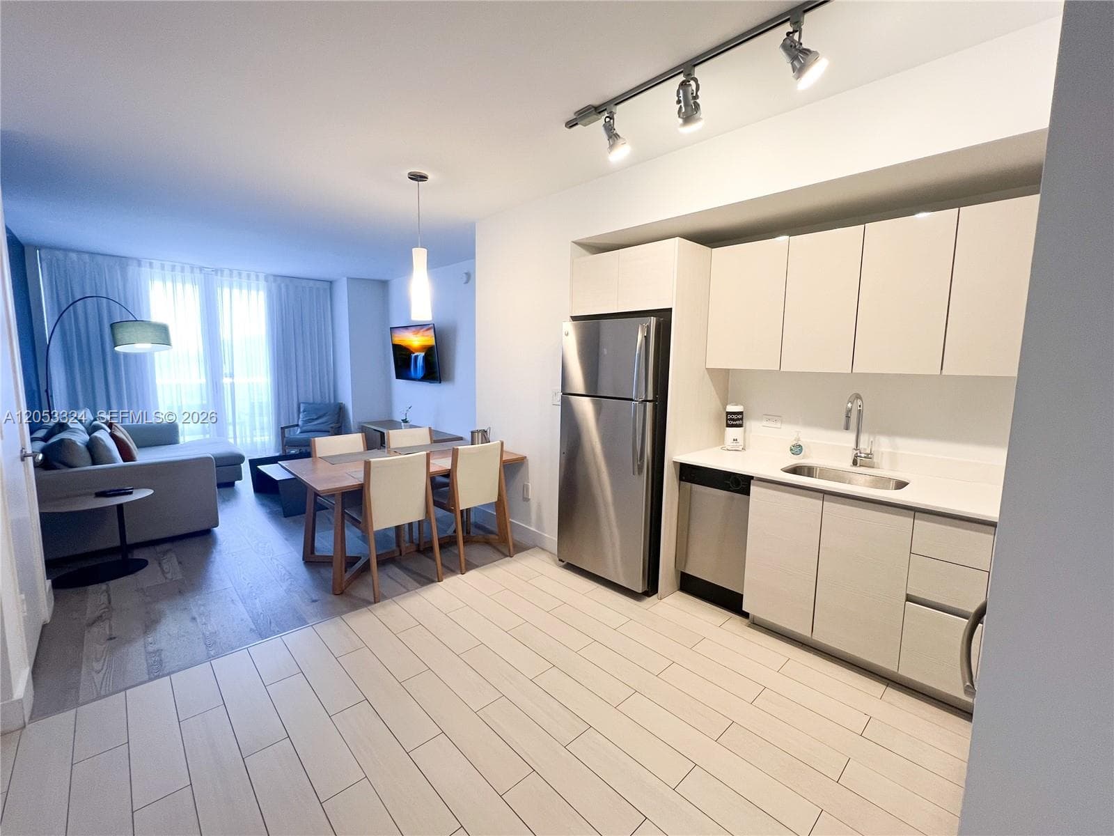 2602 E Hallandale Beach Blvd R1503 photo 4