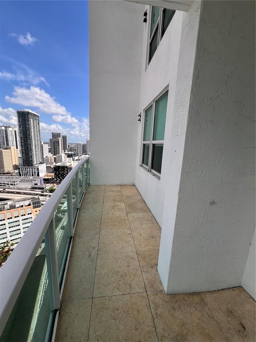 31 SE 5th St 3619 photo 11