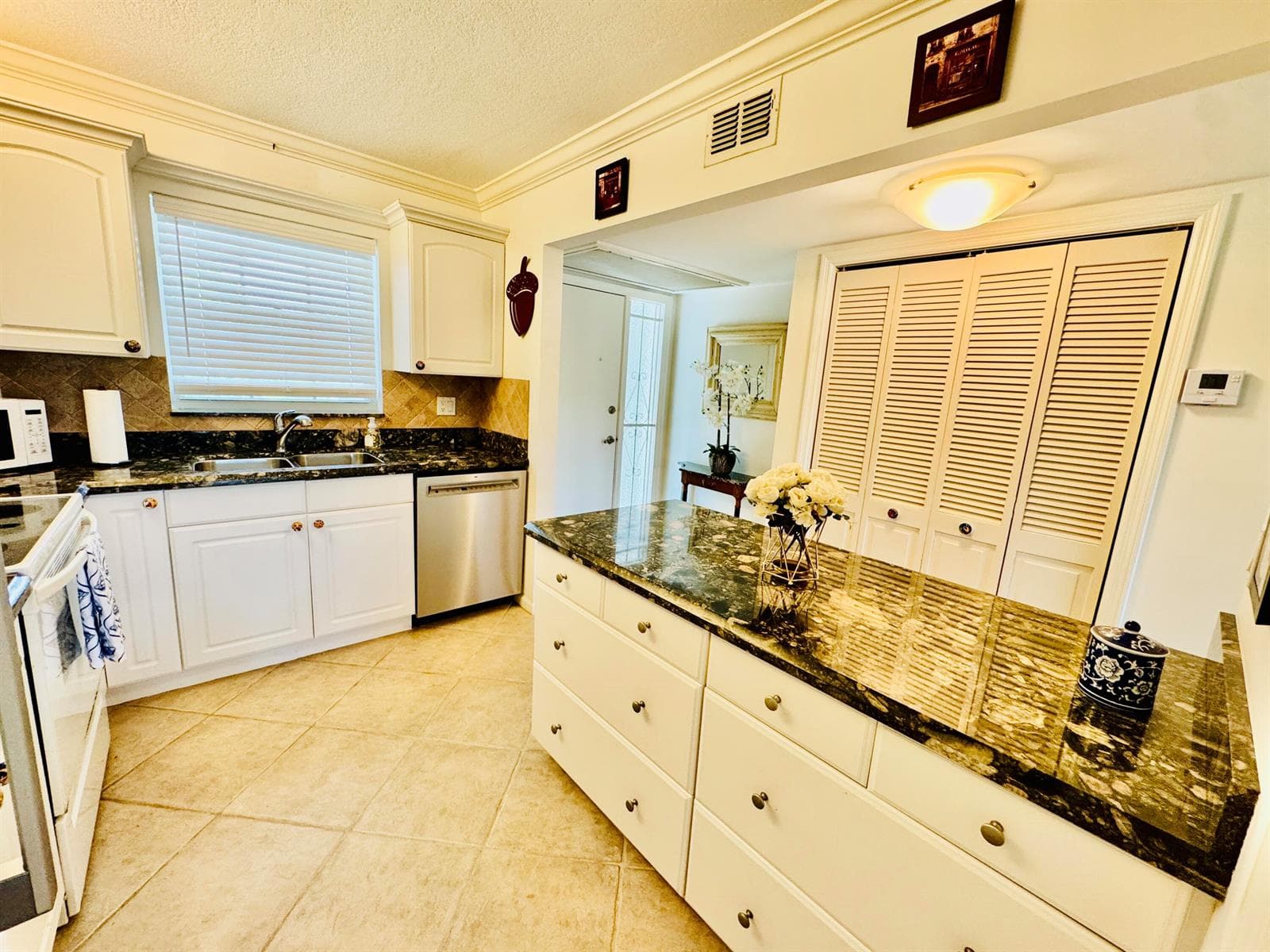 773 JEFFERY Street 4-304 photo 14