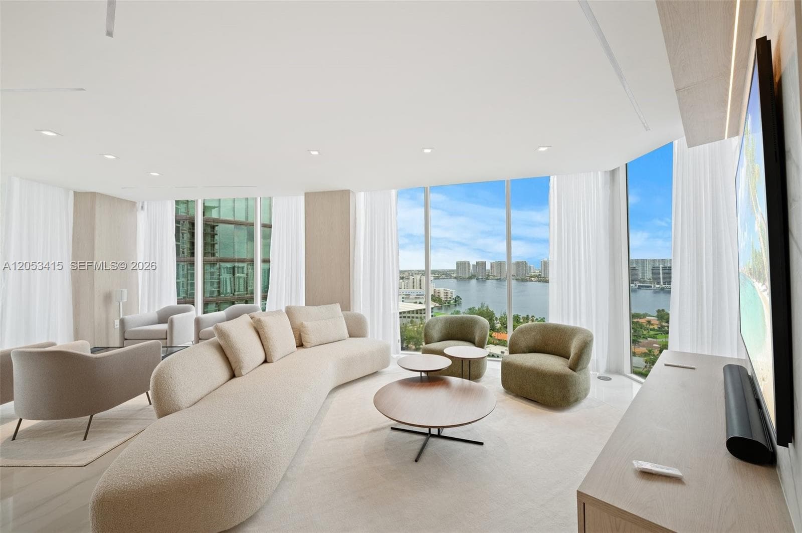 18671 Collins Ave 2103 photo 2