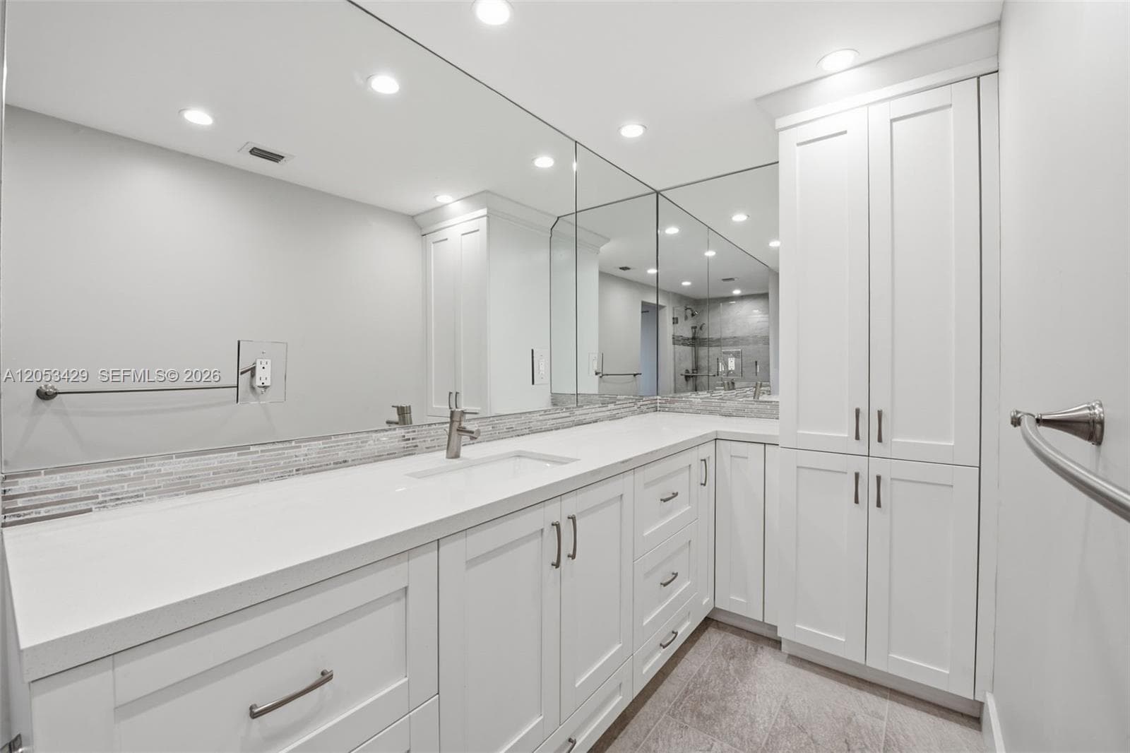 90 Edgewater Dr 225 photo 8