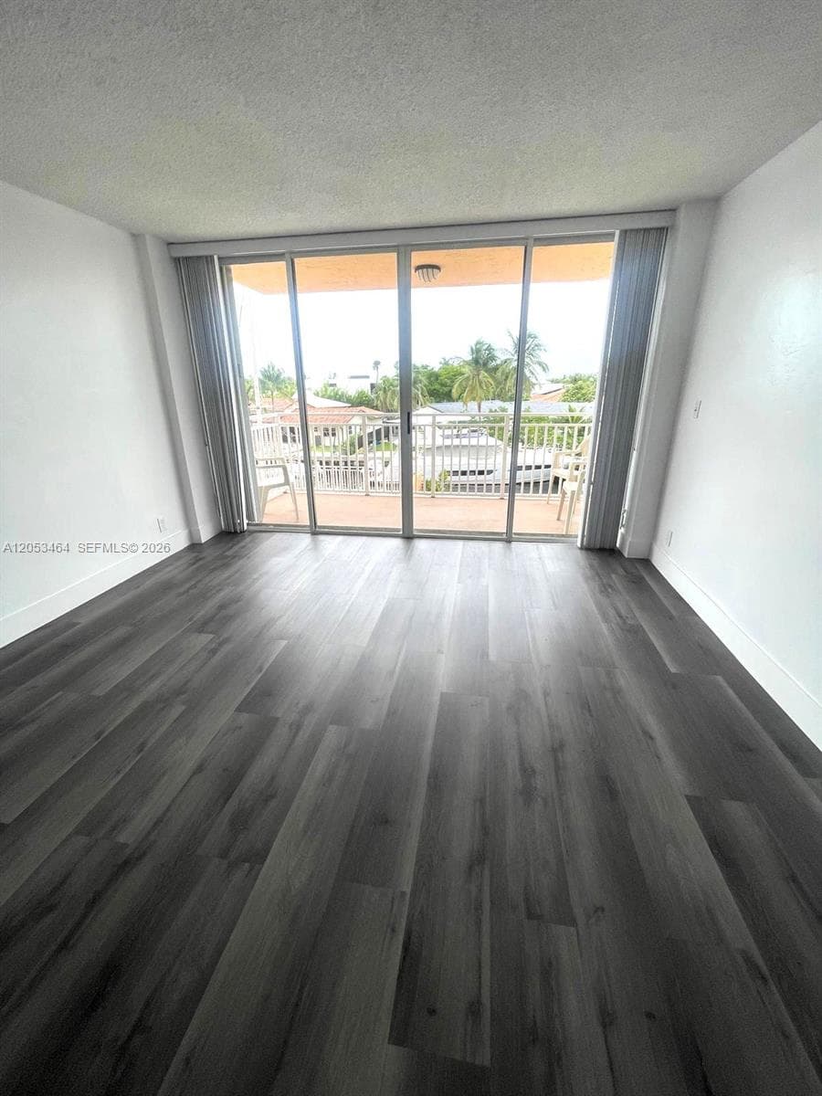 2450 NE 135th St 209 photo 4