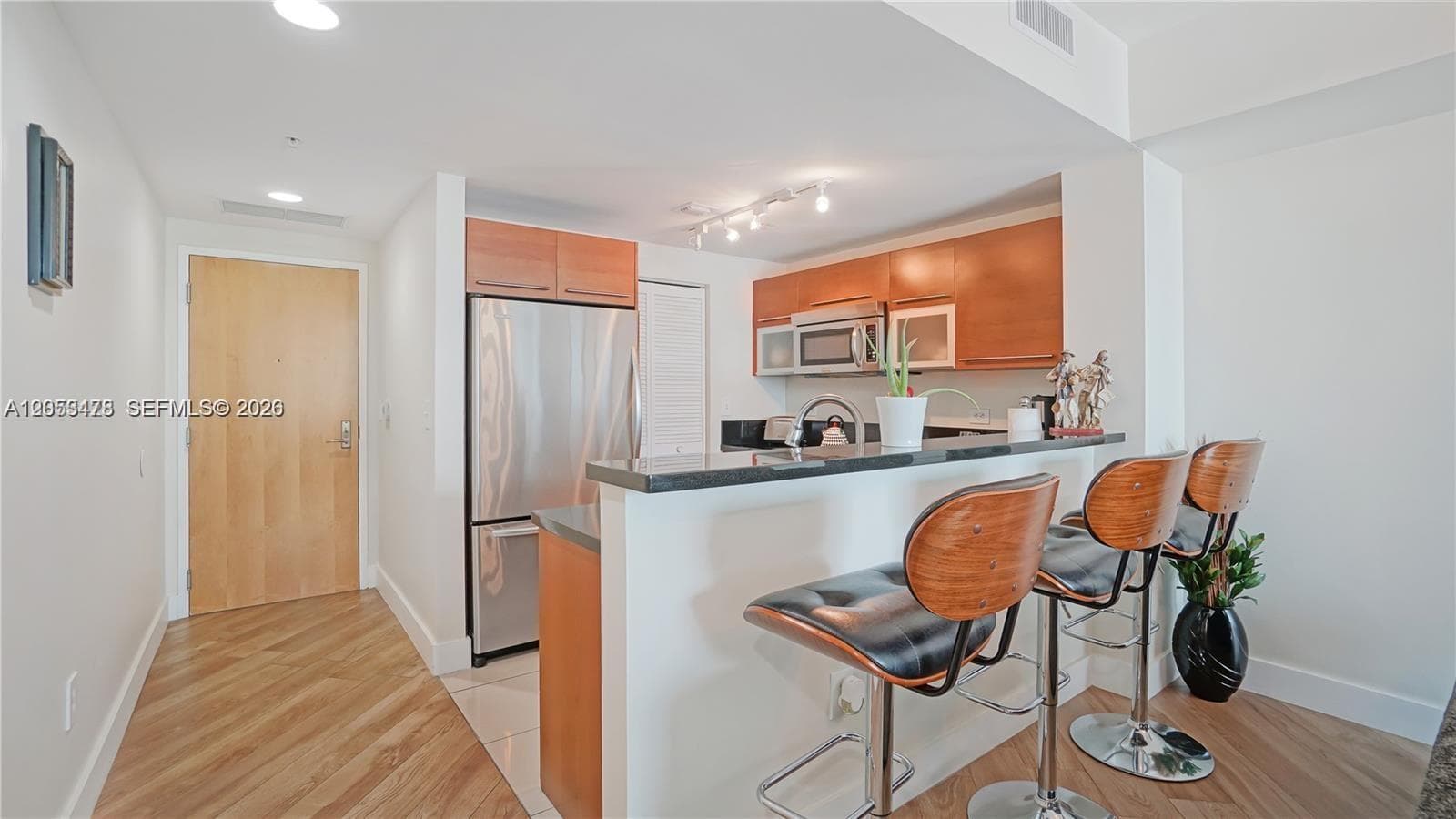2409 photo 11