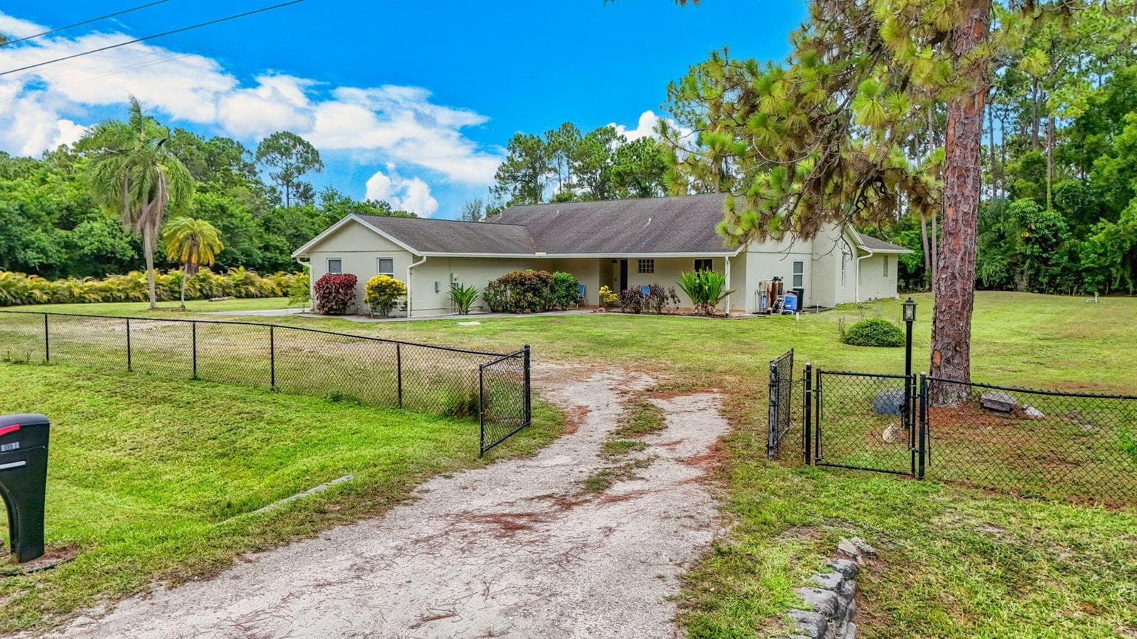 15732 82ND Lane N photo 1
