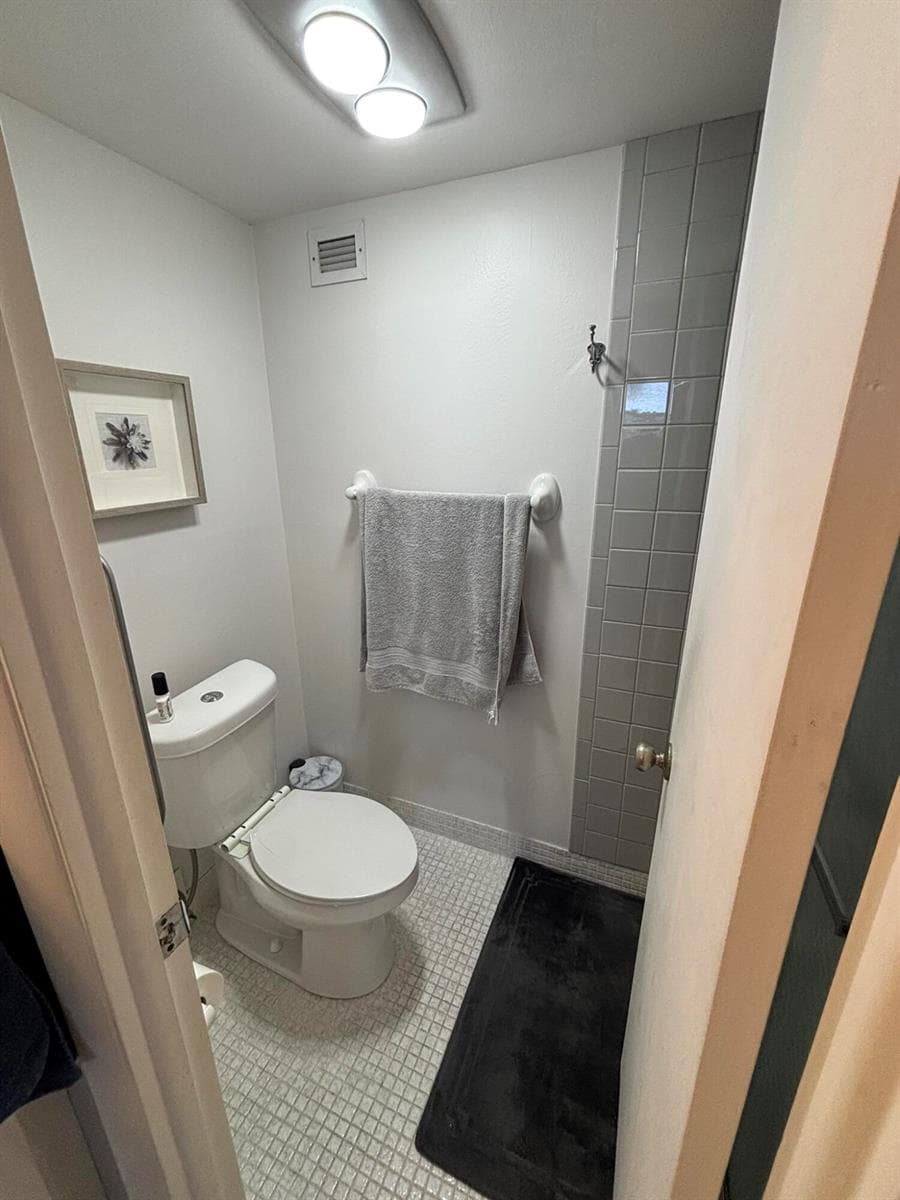 1238 HILLSBORO MILE 210 photo 12