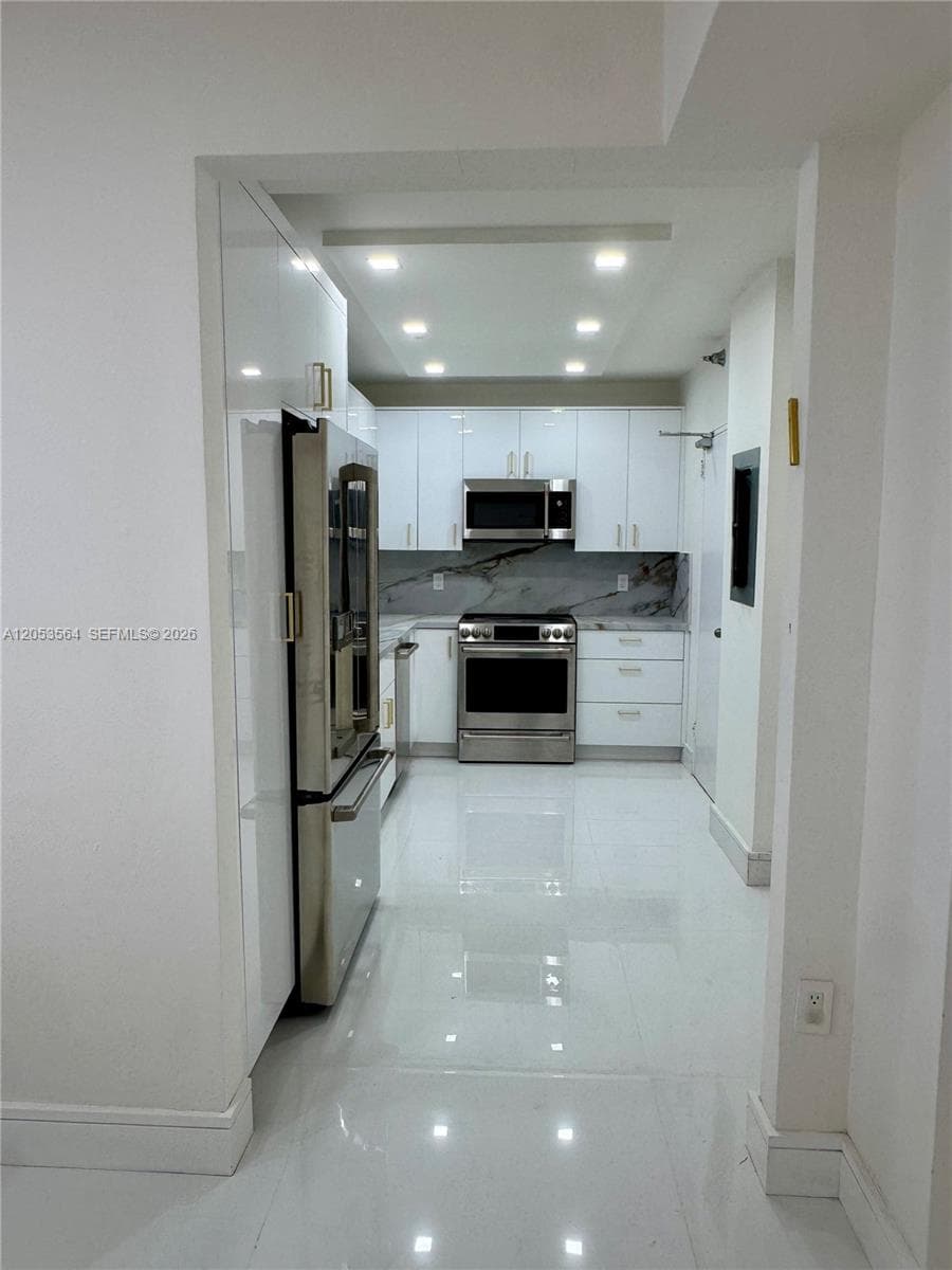 10185 Collins Ave 606 photo 7