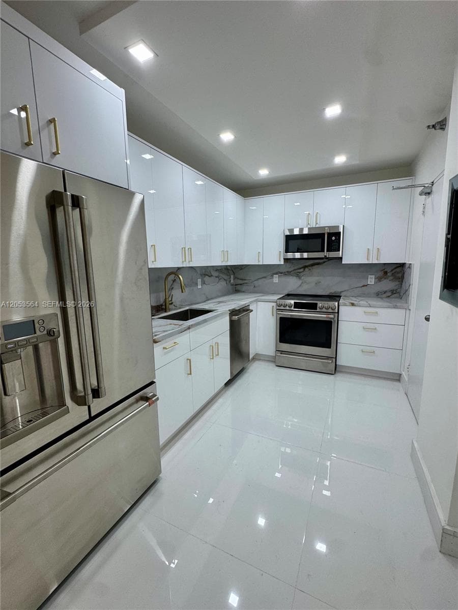 10185 Collins Ave 606 photo 1