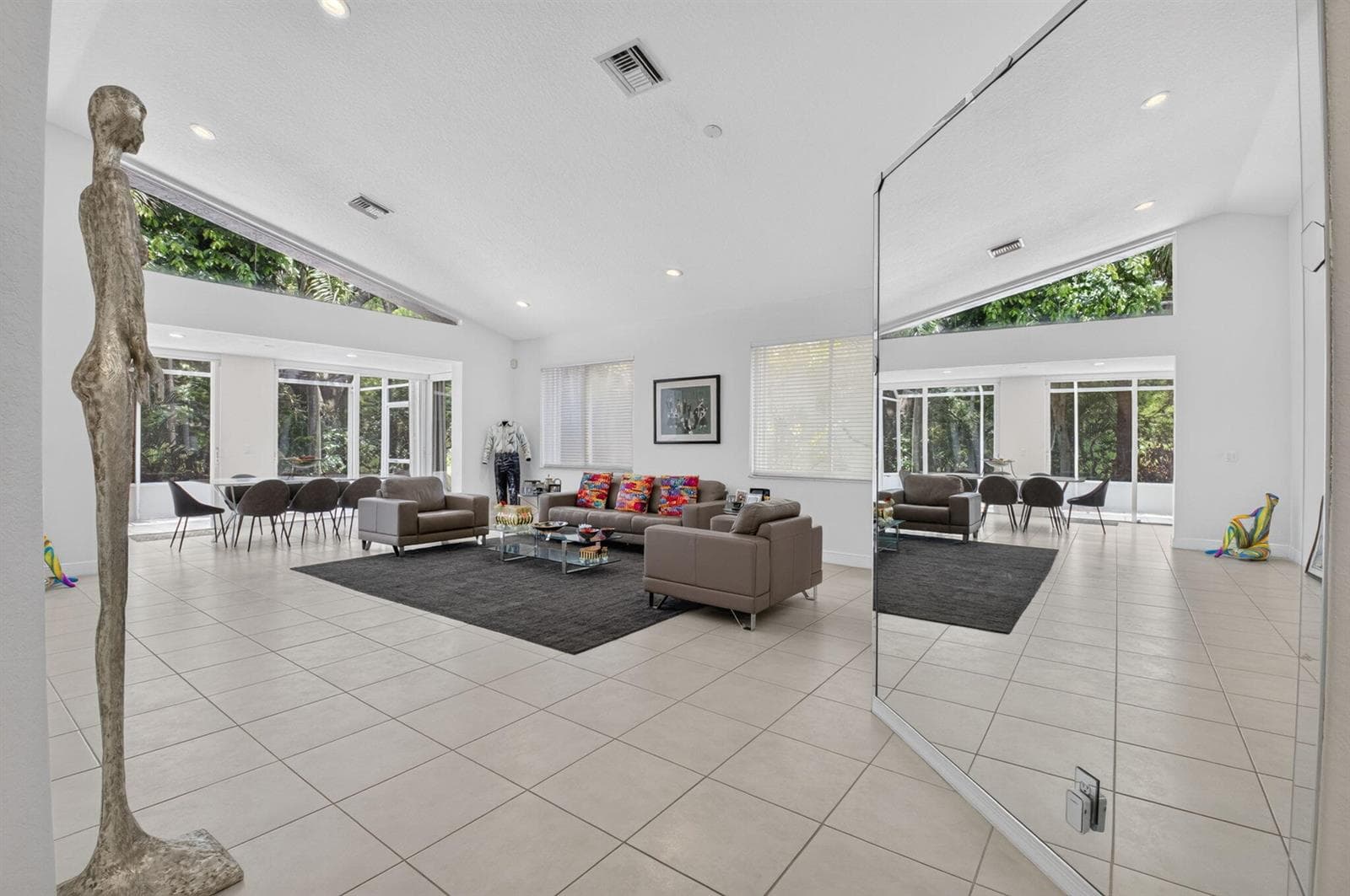 5207 BROOKVIEW Drive photo 3
