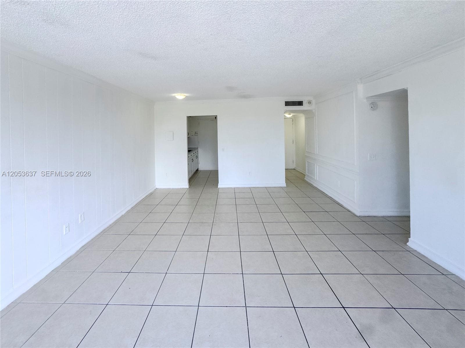 2075 NE 164th St 204 photo 3