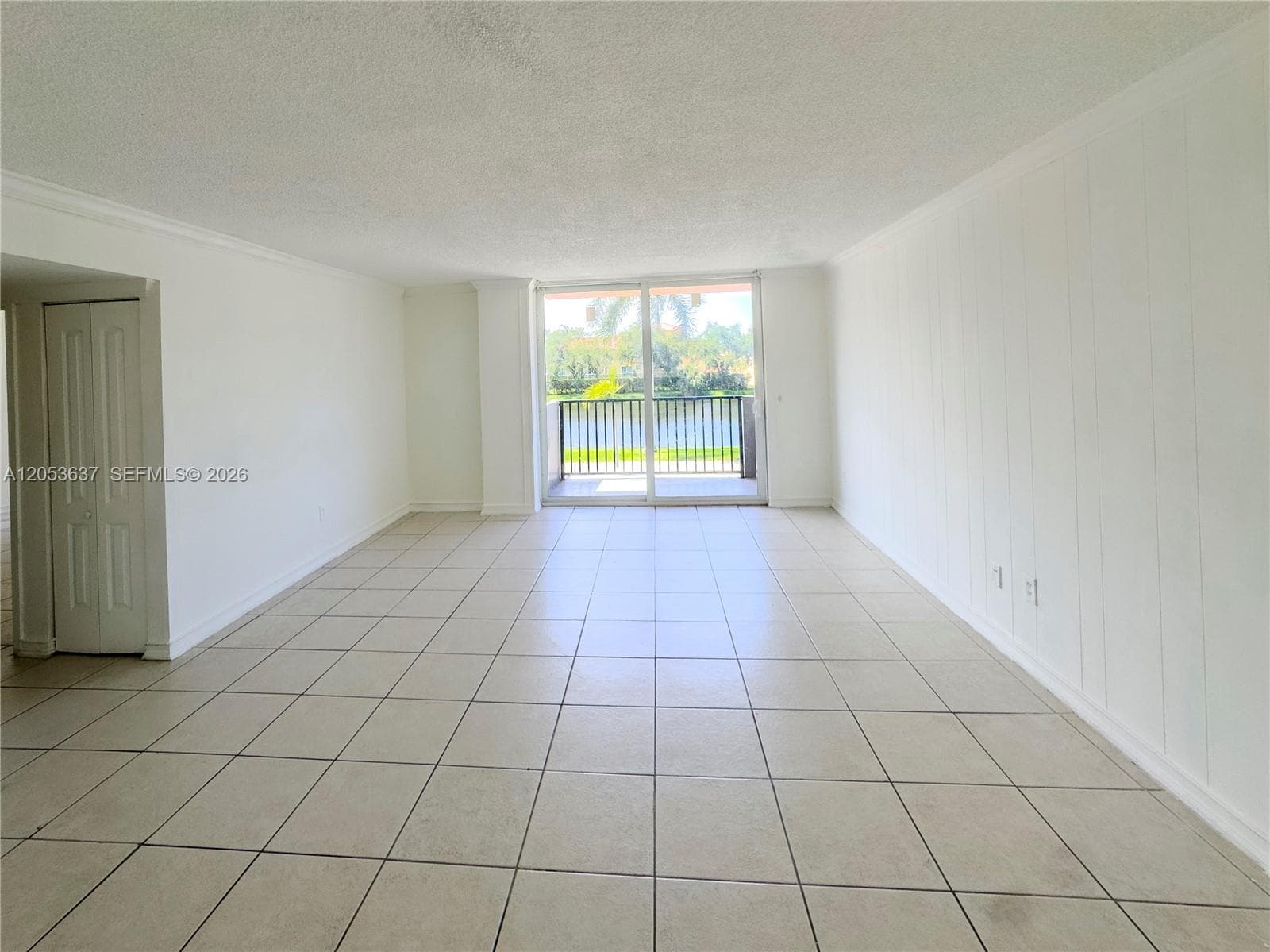 2075 NE 164th St 204 photo 4