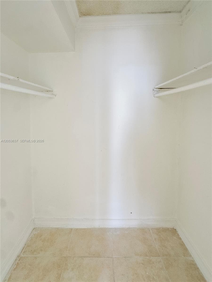 2075 NE 164th St 204 photo 8