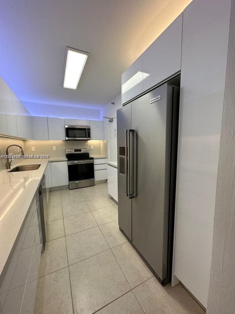 10185 Collins Ave 1103 photo 17