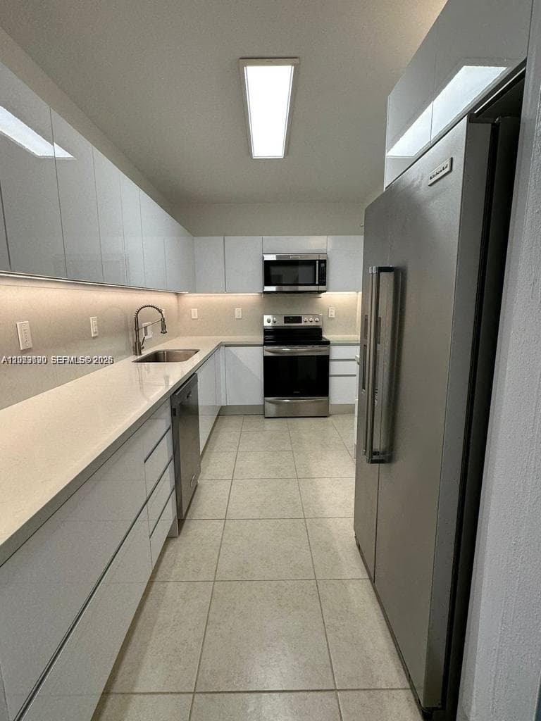 10185 Collins Ave 1103 photo 16