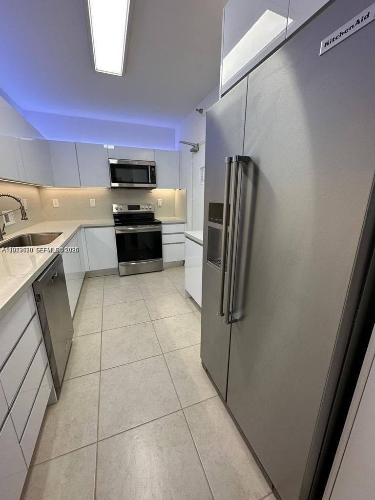 10185 Collins Ave 1103 photo 18