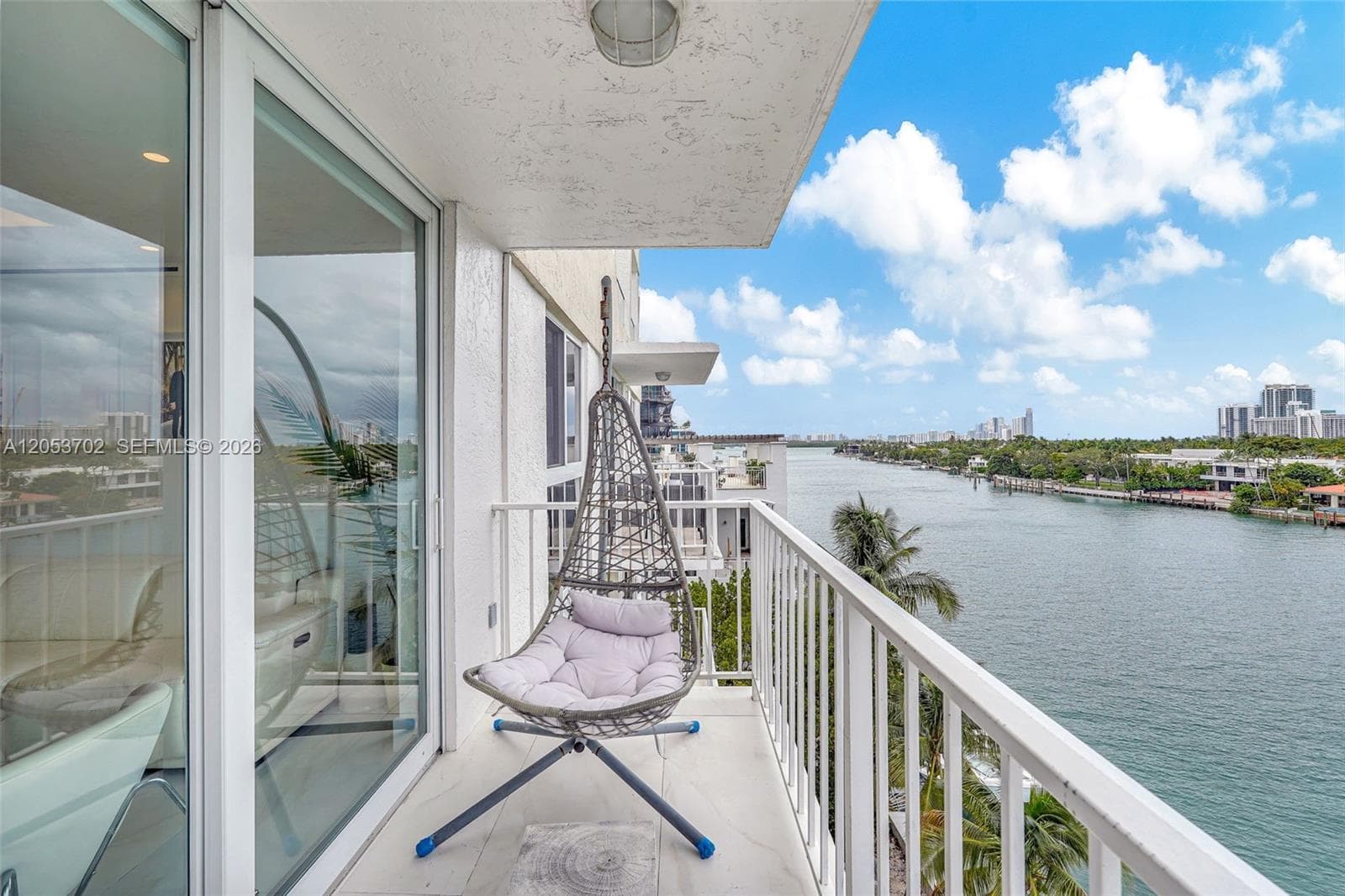 9721 E Bay Harbor Dr 6D photo 1