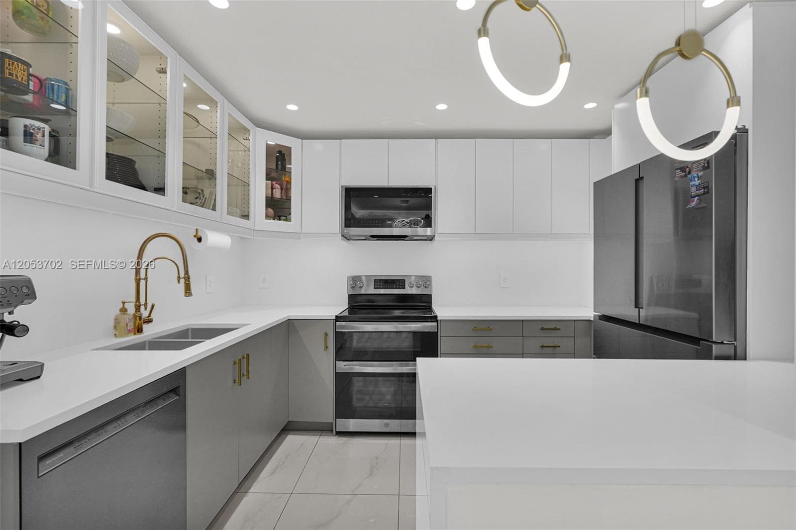 9721 E Bay Harbor Dr 6D photo 9