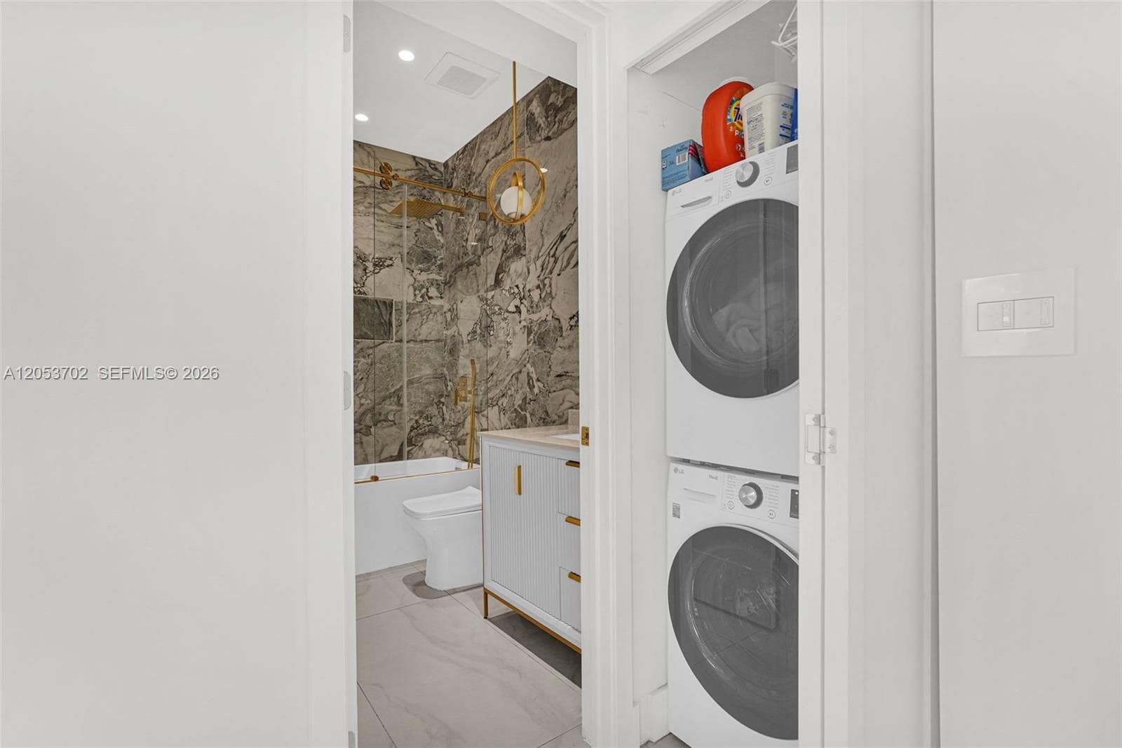 9721 E Bay Harbor Dr 6D photo 4