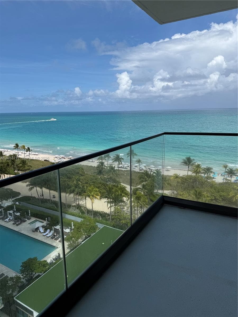 10185 Collins Ave 1220 photo 2