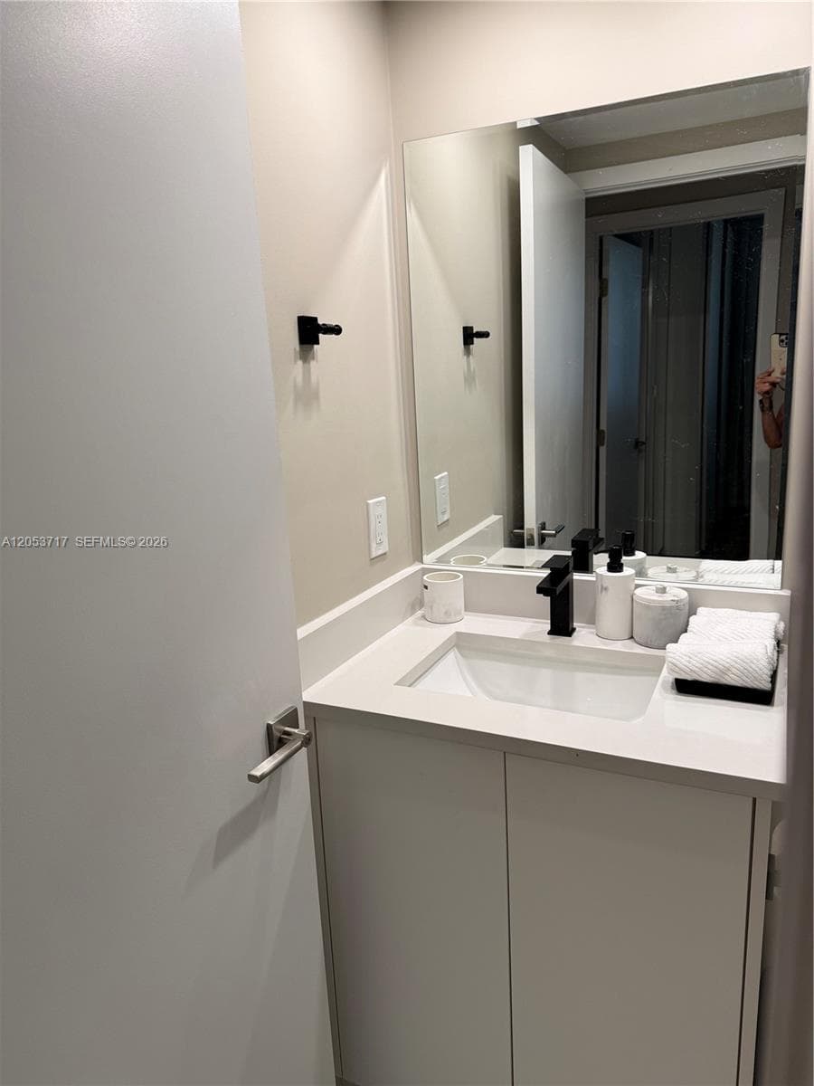 10185 Collins Ave 1220 photo 7