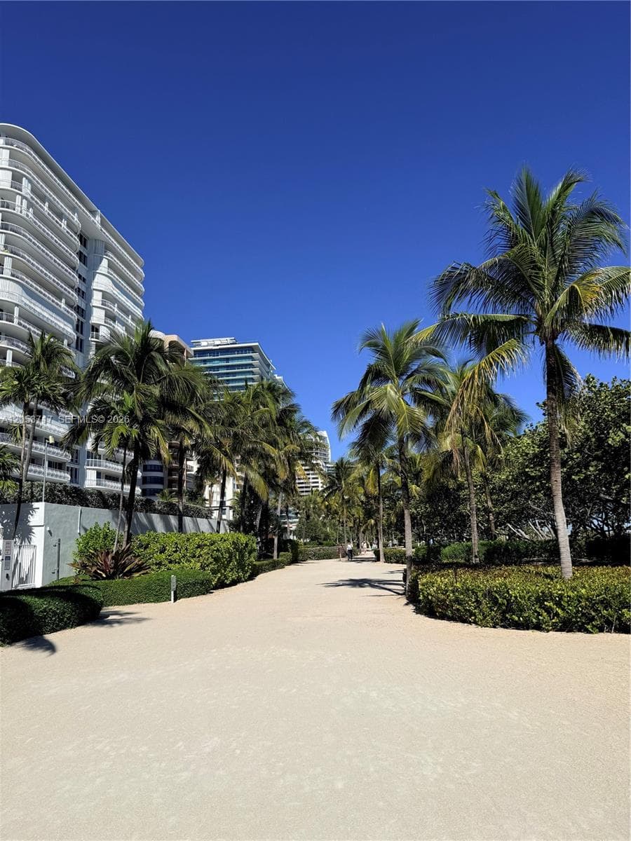 10185 Collins Ave 1220 photo 1