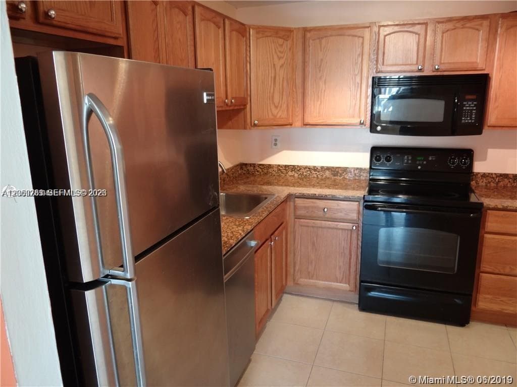 2741 Taft St 206 photo 1