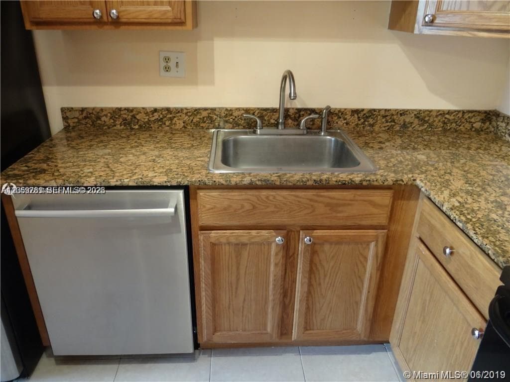 2741 Taft St 206 photo 5