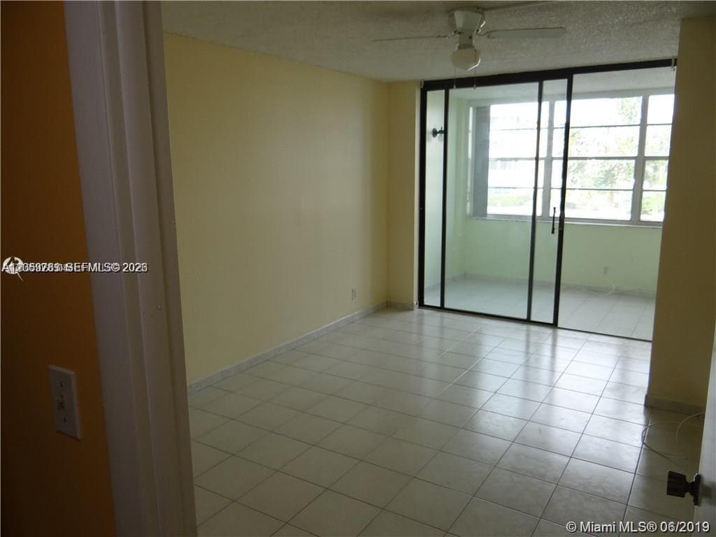 2741 Taft St 206 photo 15