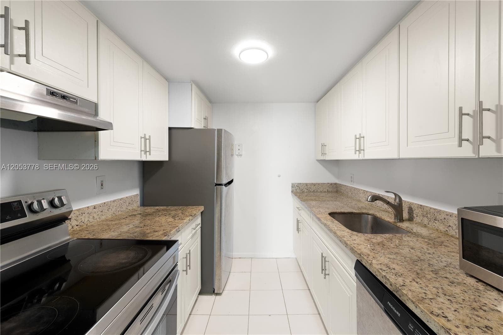 2350 NE 135th St 812 photo 1