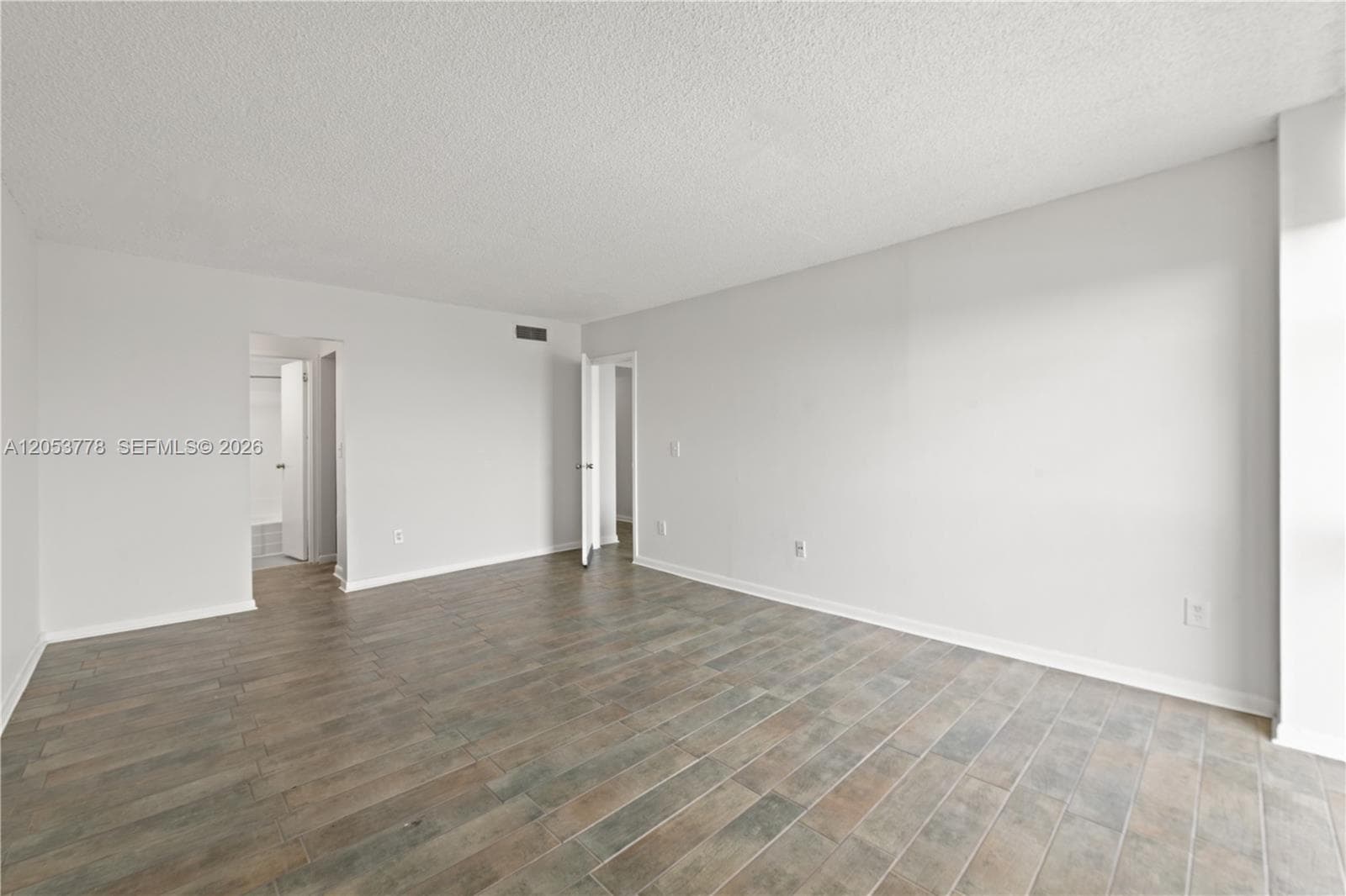 2350 NE 135th St 812 photo 9