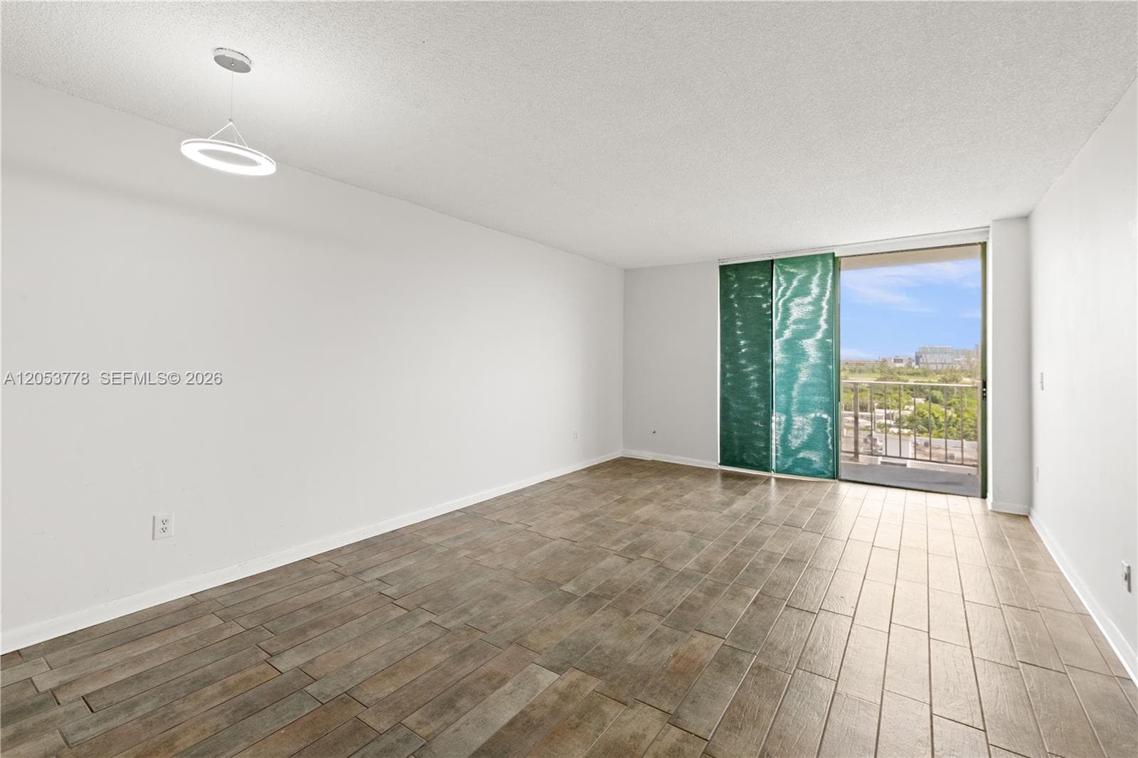 2350 NE 135th St 812 photo 4