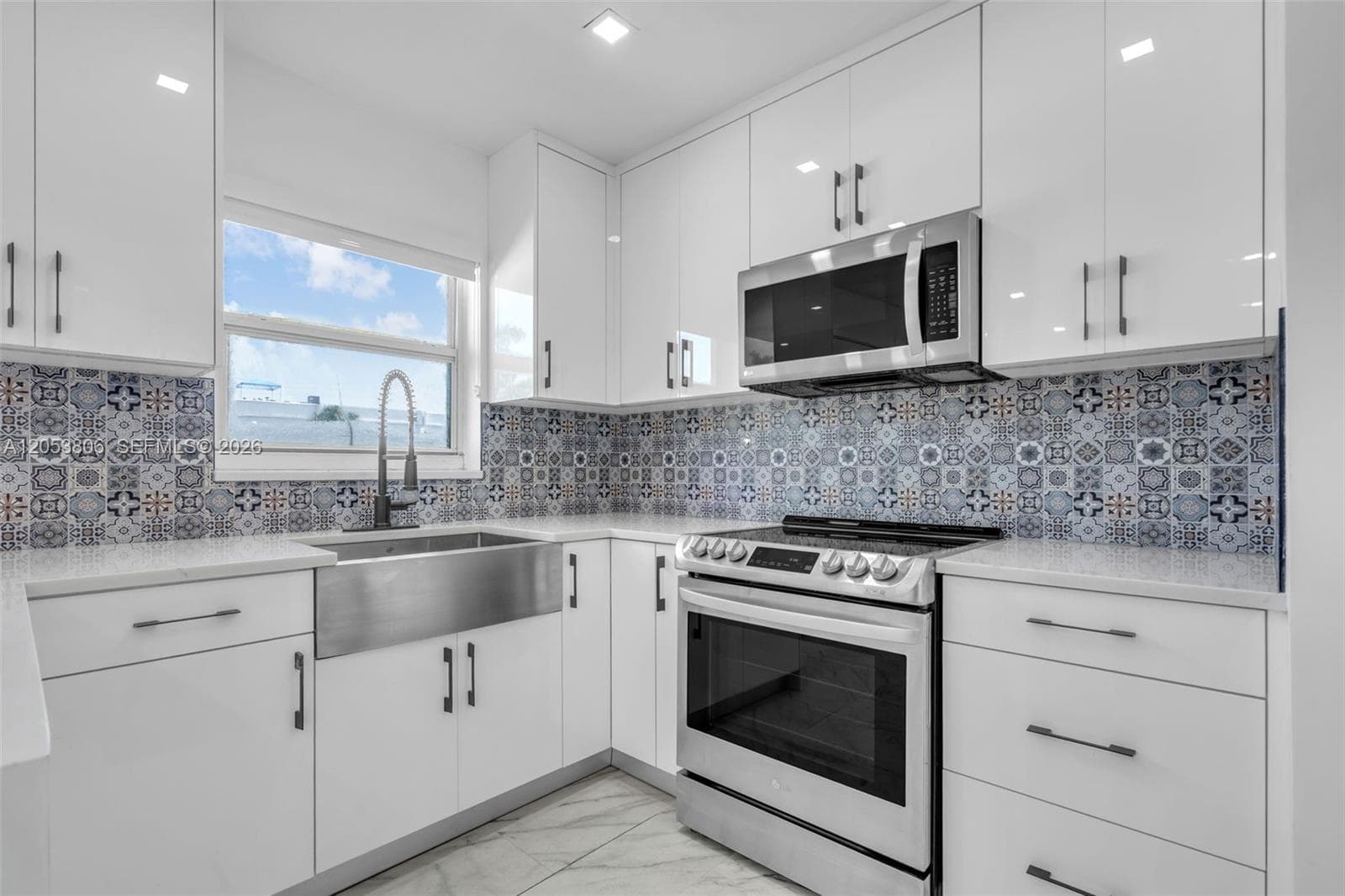 2225 NE 123rd St 102 photo 13