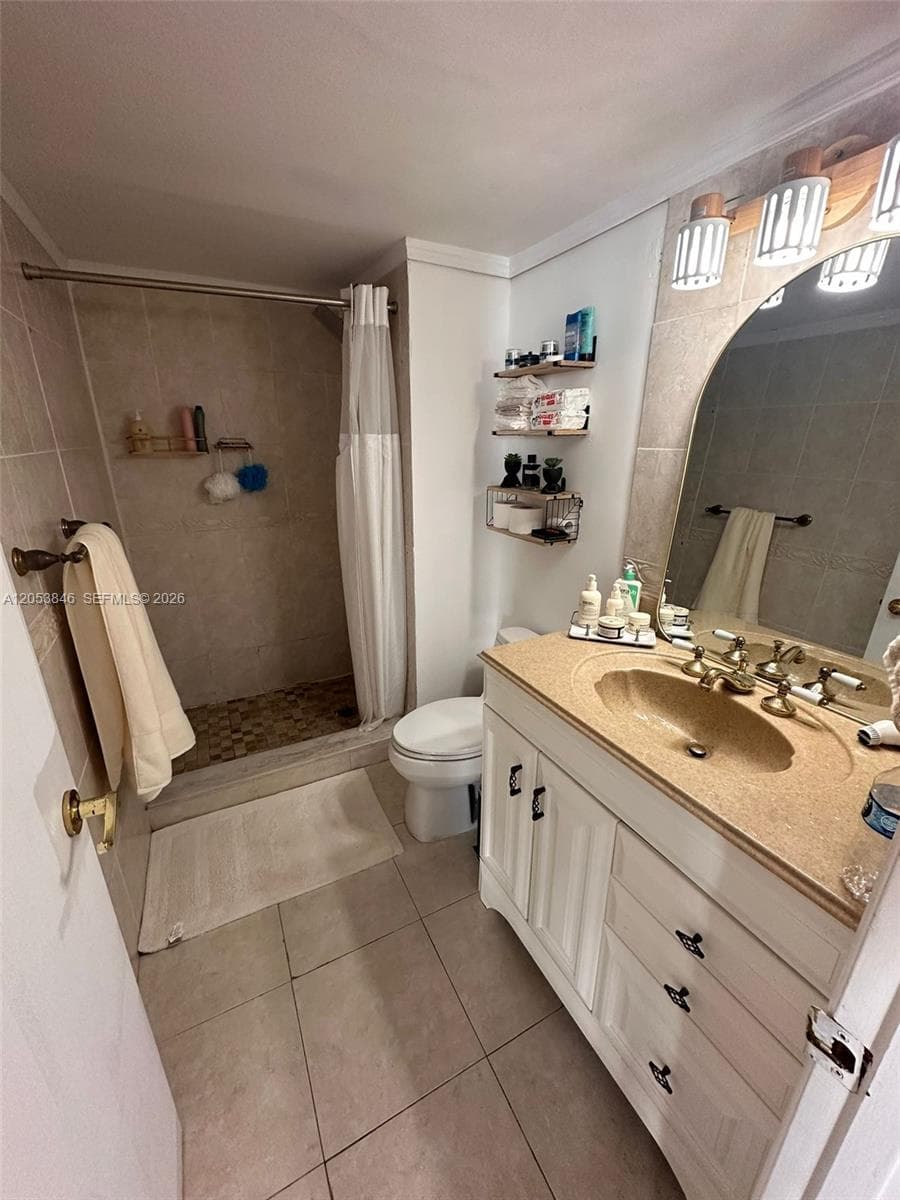 18061 Biscayne Blvd 1902 photo 3